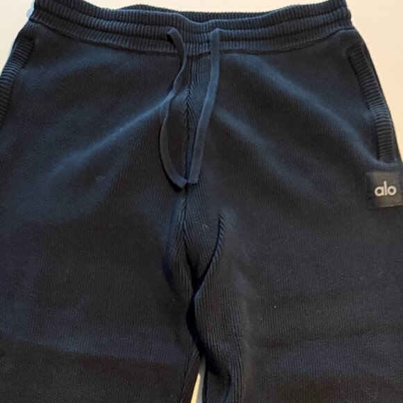 ALO Yoga Black Straight Leg Pants - Picture 5 of 5